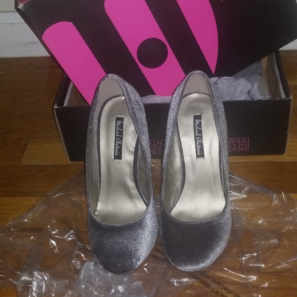 Michael Antonio Round Toe Pumps